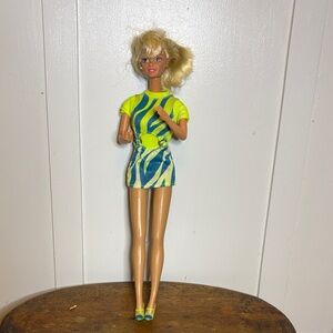 Vintage 1997 Mattel “Movin’ Groovin’” Barbie Doll #17714